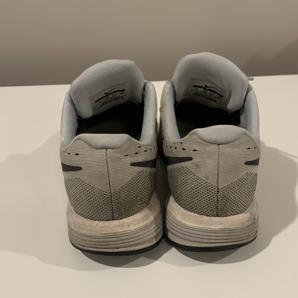 Sneaks - Picture 4 of 6